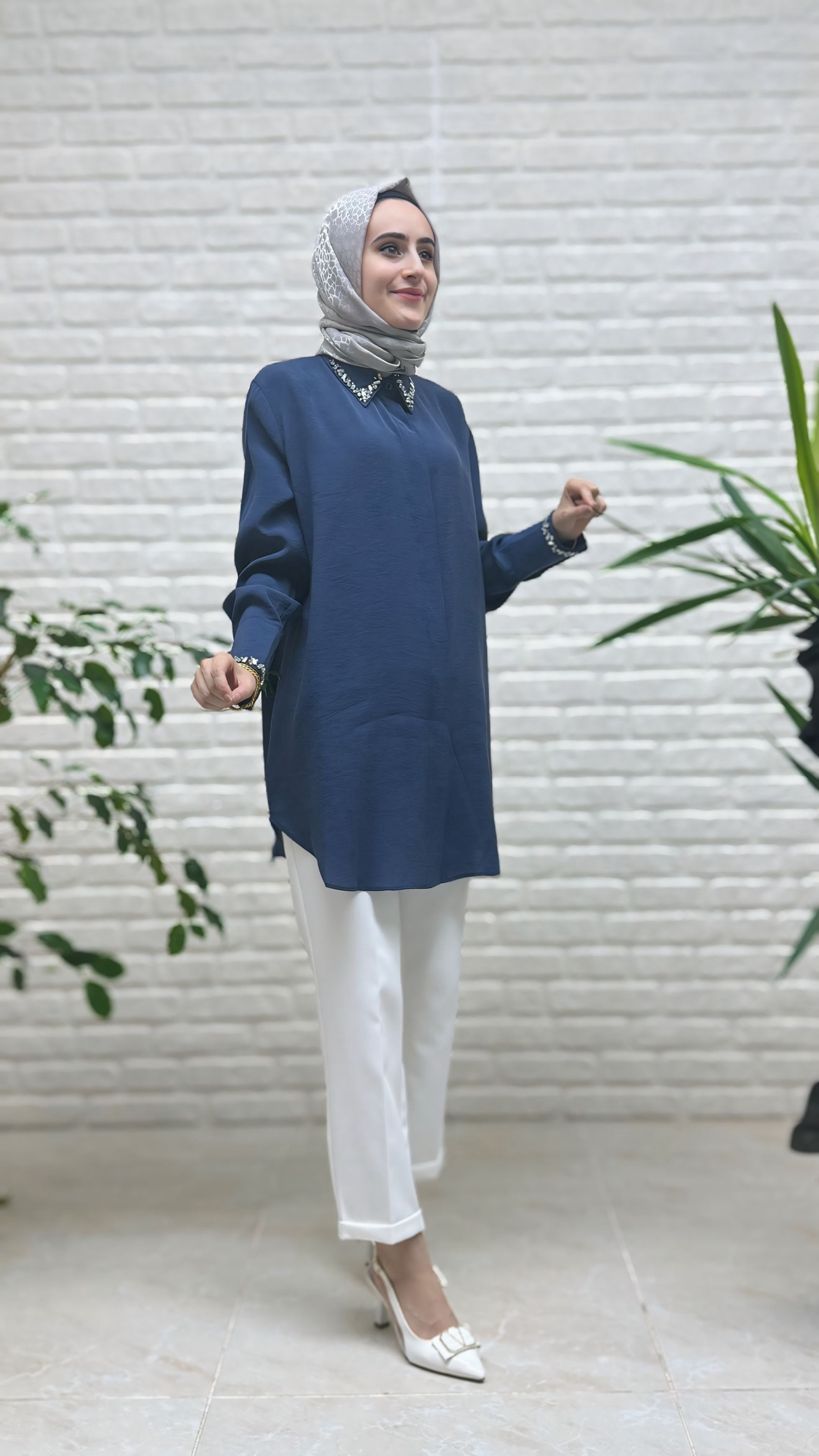 Eylül Manşeti Ve Yakası Taşlı Tunik 1674