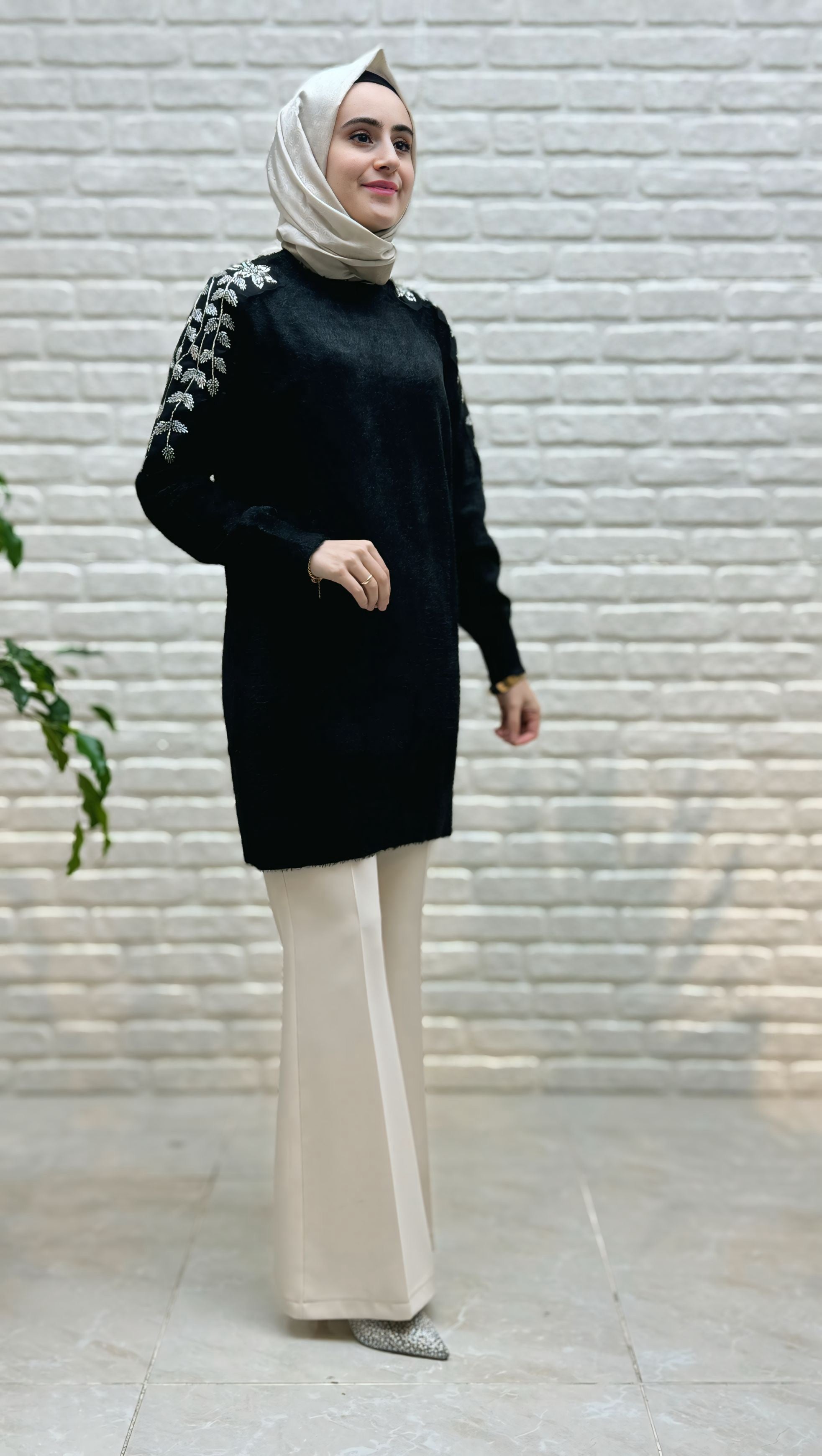 Nefise Omuz Detaylı Taşlı Angora Kazak Siyah 140308O