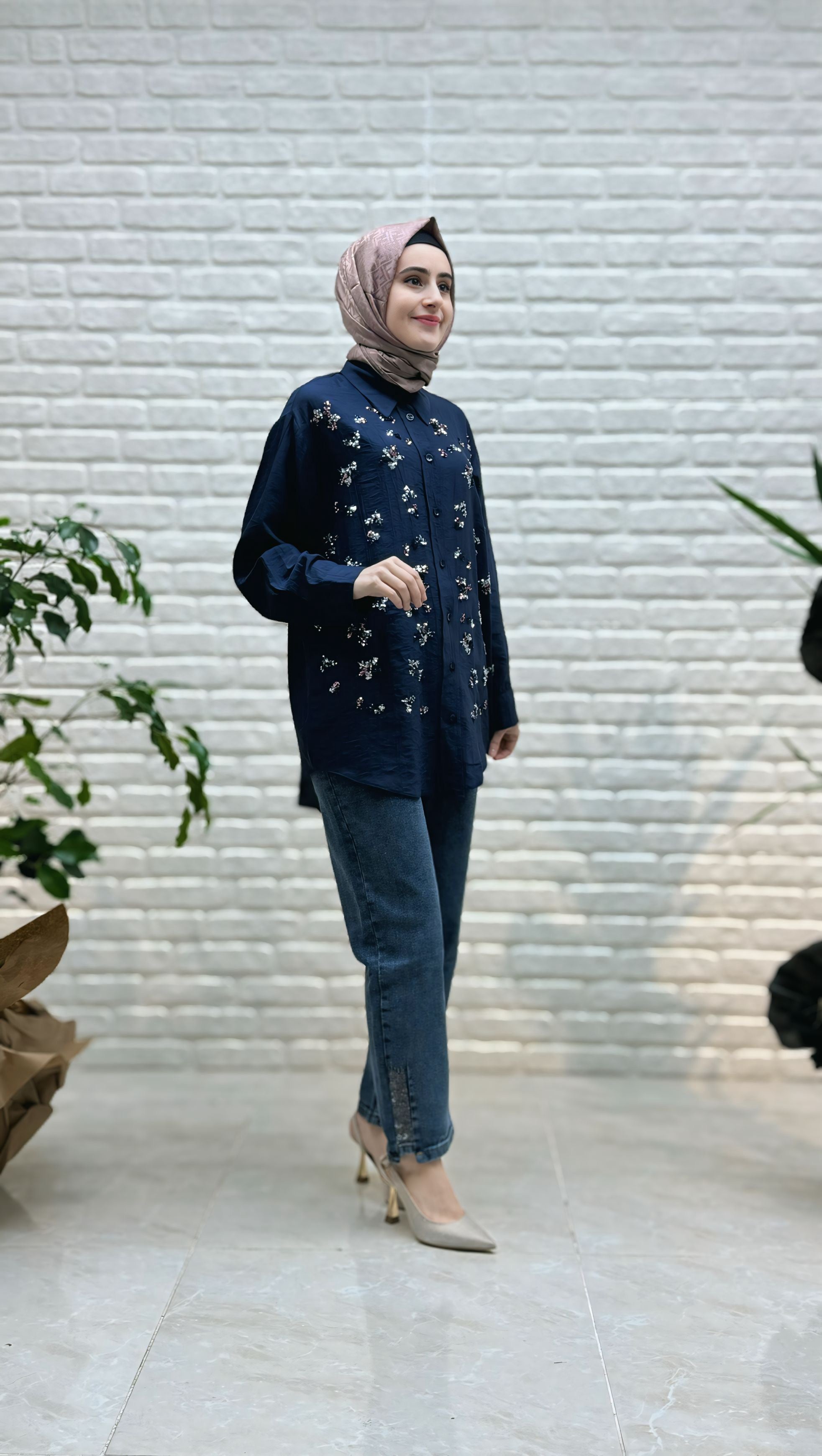 Ayşe Akay Taş İşlemeli Likralı Kot Pantolon