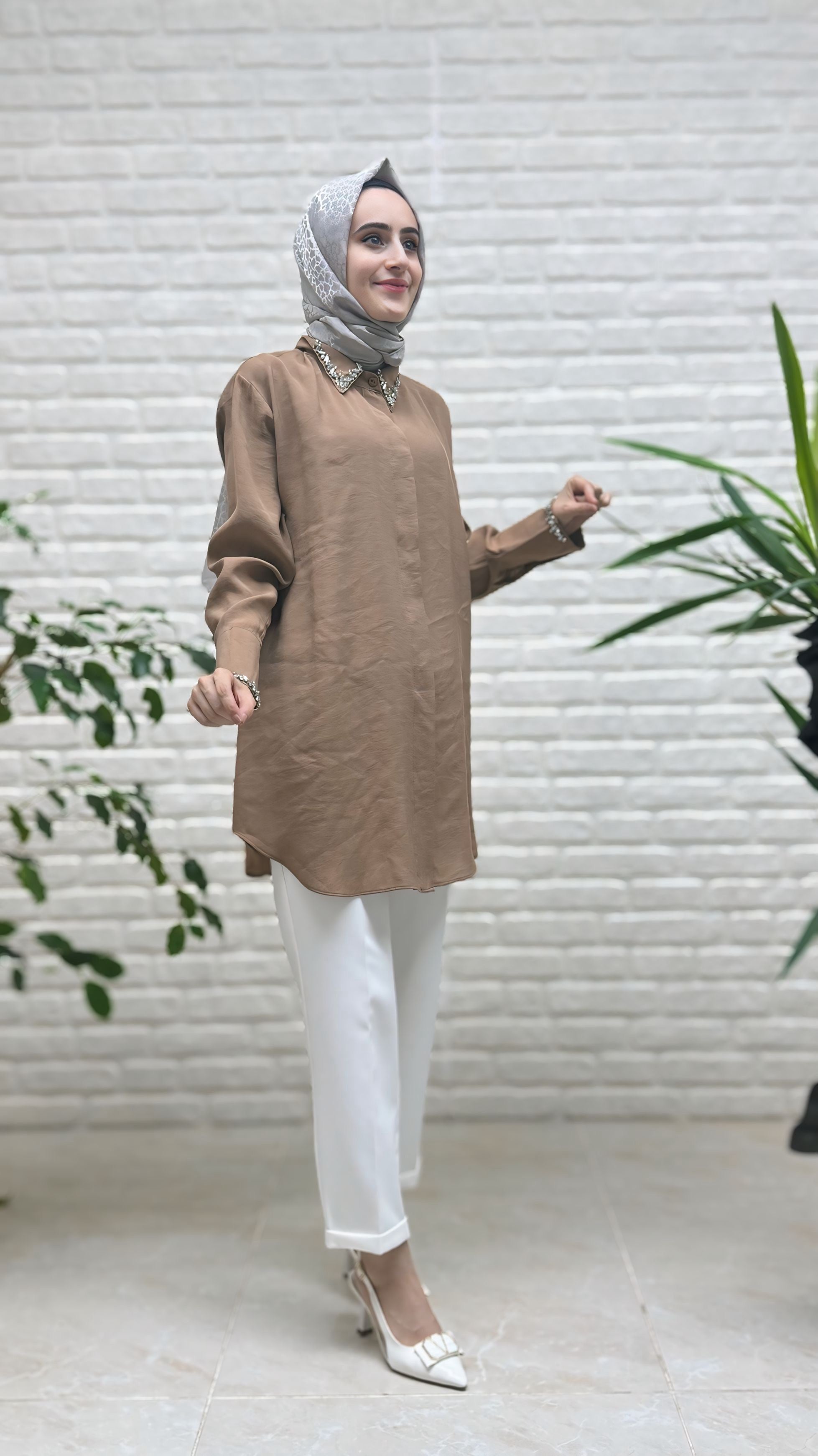 Eylül Manşeti Ve Yakası Taşlı Tunik 1674