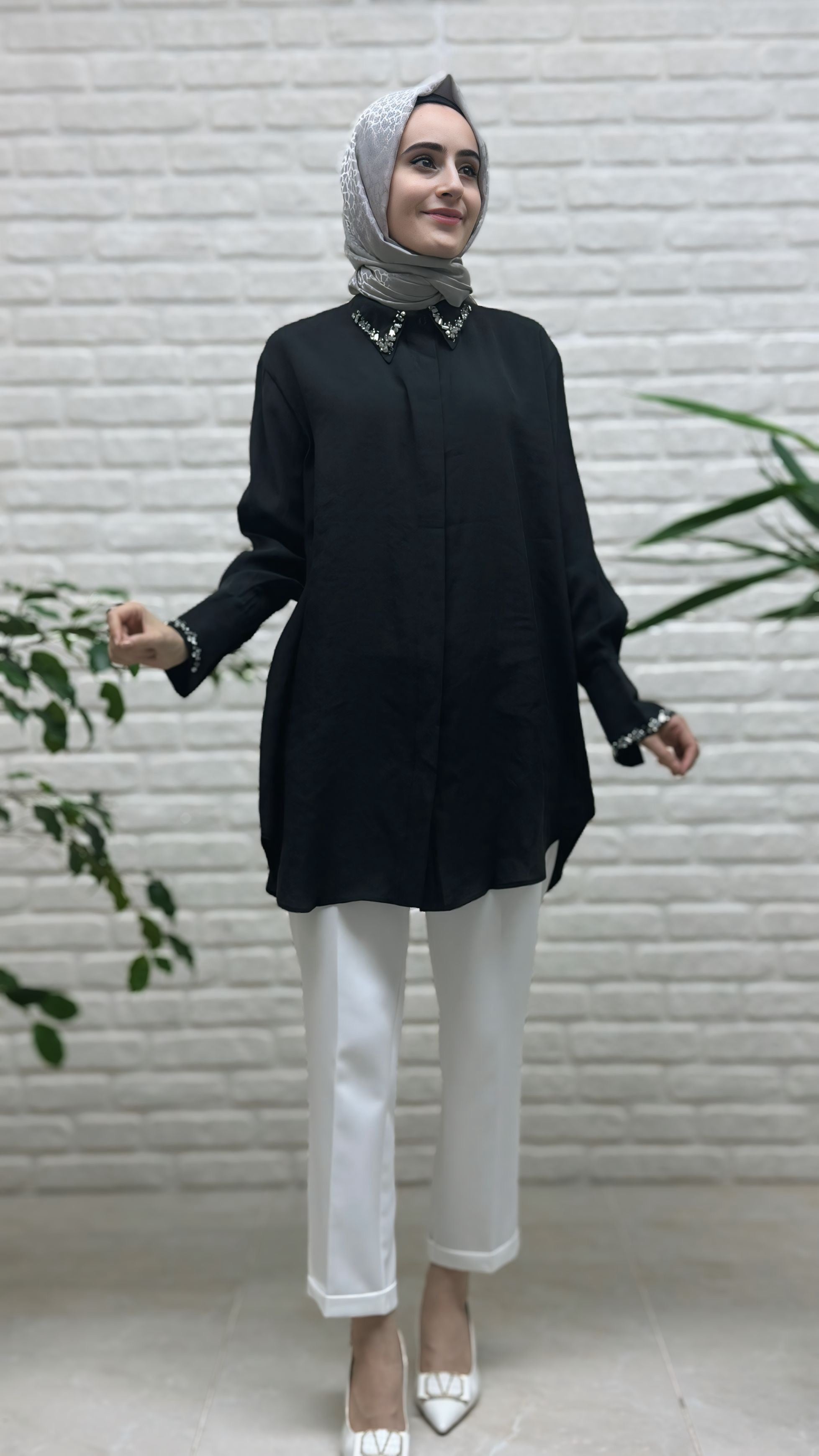 Eylül Manşeti Ve Yakası Taşlı Tunik 1674